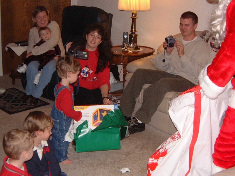 Hildebrand Christmas ScreenSaver/800x600_2002-12-24 Christmas Eve 25.jpg